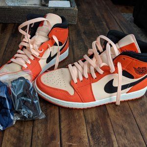SOLD Nike Air Jordan 1 Mid Retro